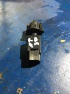 Концевик под педаль тормоза. Nissan: X-Trail, Maxima, Elgrand, NV200, Sunny, Almera, Micra C+C, Silvia, Bluebird Sylphy, Skyline, Cedric, Caravan, Cub...