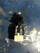 Концевик под педаль тормоза. Honda: Accord, Element, Accord Tourer, Stream, Lagreat, Airwave, Civic, Fit Aria, Partner, Elysion, Odyssey, CR-V, Civic...