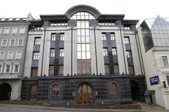 Сдаётся помещение в Торговом Комплексе "Центральный". 35 кв. м., улица Светланская 29, р-н Центр. Дом снаружи