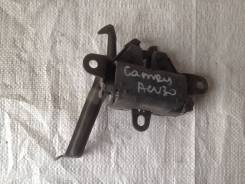 Замок капота. Toyota Camry, ACV30, ACV30L, ACV35 Двигатели: 1MZFE, 2AZFE, 3MZFE