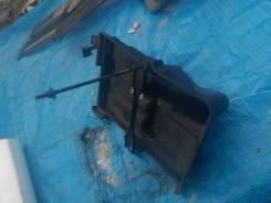 Крепление аккумулятора. Toyota Aristo, JZS161 Двигатель 2JZGTE