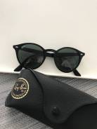 Очки Ray-Ban.