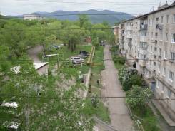 3-комнатная, улица Мирошниченко 15а. Ж/Д, частное лицо, 57 кв. м. Вид из окна днём