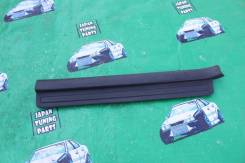 Порог пластиковый. Toyota: WiLL VS, Allex, Corolla Axio, Corolla Fielder, Corolla, Corolla Runx Двигатели: 1NZFE, 1ZZFE, 2ZZGE, 3CE, 1CDFTV, 3ZZFE, 4Z...