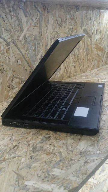 Dell Latitude E6400. 14.1", 2 535����, ��� 2048 ��, ���� 250���, WiFi: 1, Bluetooth: 1, ����������� �� 1��. ����