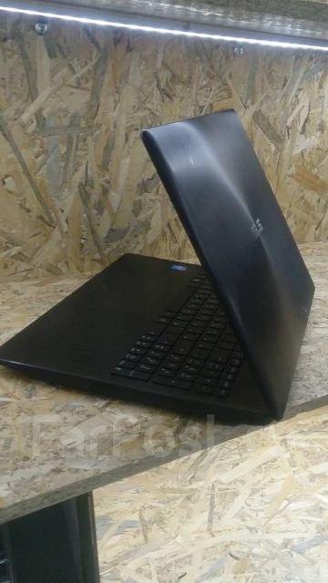 Asus X553MA. 15.6", 2 160����, ��� 4 ��, ���� 250���, WiFi: 1, Bluetooth: 1, ����������� �� 7��. ����