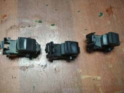 Кнопка стеклоподъемника. Toyota: Vanguard, Blade, Corolla Axio, iQ, RAV4, Corolla Fielder, Corolla, Corolla Rumion Двигатели: 2AZFE, 2GRFE, 1NZFE, 2ZR...