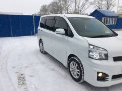 Toyota Voxy. С водителем
