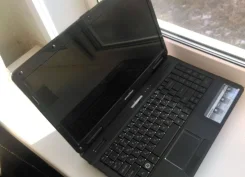 eMachines E525. 15.6", 900,0����, ��� 2048 ��, ���� 1���, WiFi, Bluetooth, ����������� �� 3��. ����