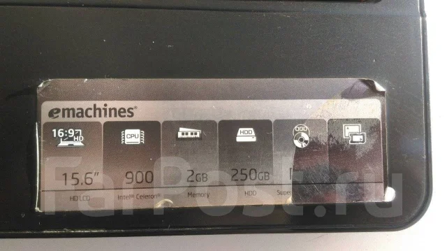 eMachines E525. 15.6", 900����, ��� 2048 ��, ���� 1���, WiFi: 1, Bluetooth: 1, ����������� �� 3��. ����