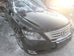 Lexus LS600h ����