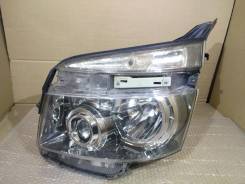Фара. Toyota Voxy, ZRR70