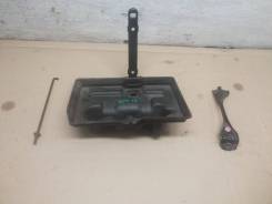 Крепление аккумулятора. Toyota Grand Hiace, KCH10, KCH10W, KCH12, KCH16, KCH16W, RCH11, VCH10, VCH10W, VCH16, VCH16W, VCH22, VCH28 Toyota Granvia, KCH...