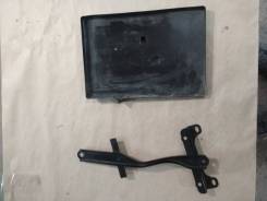 Крепление аккумулятора. Toyota RAV4, ACA36W, ACA38L, ACA33, ZSA30, GSA33, ACA31, ASA38, GSA38, ASA33, ACA38, QEA38, ACA30, ACA31W, ZSA35 Двигатели: 2A...