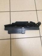 Кронштейн под аккумулятор. Audi A4, 8EC, 8ED, 8H7, 8HE, 8K2, 8K5, B7 Двигатели: ALT, ALZ, AUK, BBJ, BDG, BFB, BGB, BKN, BLB, BPG, BRE, BWE, BWT, CABA...