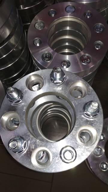 Проставки колес (ступичные) 5*114,3+25мм(пара) - Гайки, секретки ...