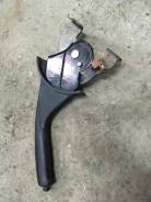 Ручка ручника. Toyota RAV4, ACA20, ACA20W, ACA21, ACA21W, ACA23, ACA26, ACA28, CLA20, CLA21, ZCA25, ZCA25W, ZCA26, ZCA26W Двигатели: 1AZFE, 1AZFSE, 1C...