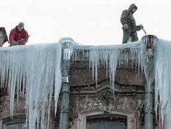Чистка кровли от снега