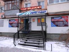 Продается торговое помещение, центр, отд. вход - 87,80 кв. метров. Улица Марии Цукановой 4, р-н центр, 87 кв. м. Дом снаружи