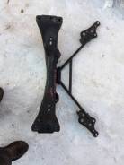 Распорка. Toyota Crown, JZS171, JZS171W, JZS173, JZS173W, JZS175, JZS175W, JZS177, JZS179 Toyota Brevis Toyota Mark II, GX110, JZX110, GX115, JZX115 T...