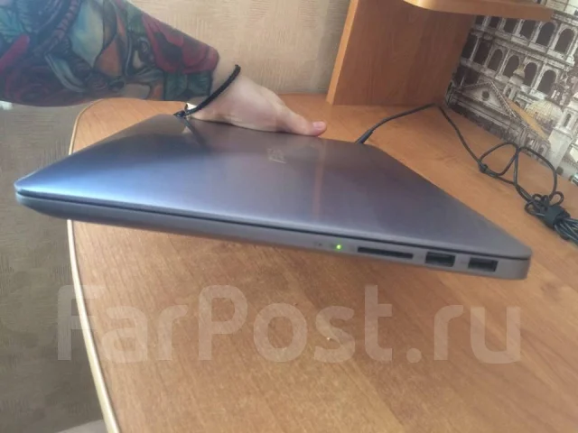 Asus ZenBook. 2����, ��� 4 ��, ���� 1 000���, WiFi: 1, Bluetooth: 1, ����������� �� 8��. ����