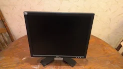 Dell. 17", ���������� �� (LCD)