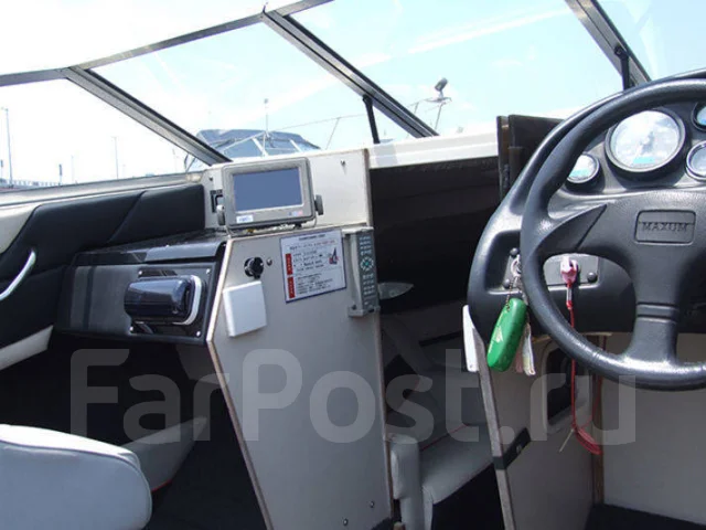 Maxum. 1992 ���, ����� 7,32��., ��������� ������������, 330��.�., ������. ��� ����� �� ������������ ����