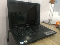 eMachines E525. 15.6", ���� 250���, WiFi, Bluetooth, ����������� �� 1��. ����
