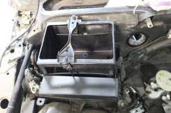 Крепление аккумулятора. Lexus: RC200t, IS300, RC300, RC350, GS200t, IS F, IS350, IS250C, IS250, IS350C, IS300h, GS450h, GS F, IS220d, IS200d, RC300h...