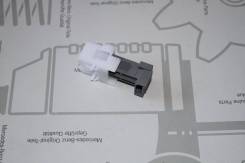 Концевик под педаль тормоза. Mercedes-Benz: GLK-Class, S-Class, G-Class, GL-Class, CLA-Class, M-Class, B-Class, CL-Class, GLS-Class, E-Class, GLA-Clas...