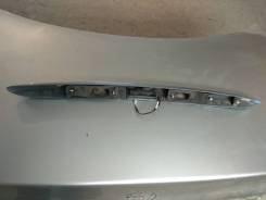 Накладка крышки багажника. Ford Focus, CB4 Двигатели: AODA, AODB, ASDA, ASDB, HWDA, HWDB, HXDA, HXDB, KKDA, KKDB, QQDB, SHDA, SHDB, SHDC, SIDA