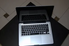 Apple MacBook Pro 13 2011 Late. 13.3", 2,4����, ��� 4 ��, ���� 240���, WiFi, Bluetooth, ����������� �� 4��.