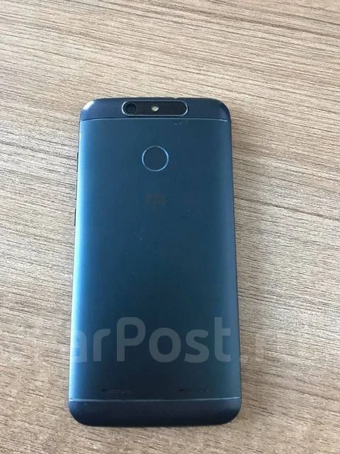 ZTE Blade V8. �/� ����