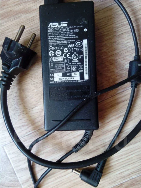 Asus K40AB. 14", 2,1����, ��� 2048 ��, ���� 250���, WiFi: 1, ����������� �� 1��. ����