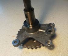 Крепление. Volkswagen Touareg, 7P5, 7P6 Audi: A6 allroad quattro, Q5, S6, Q7, S8, S5, S4, A8, A5, A4, A7, A6 Двигатели: BAR, BGU, CASA, CASB, CASD, CA...