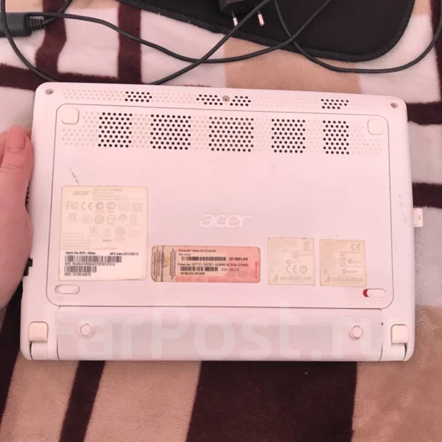 Acer Aspire One D270. 10.1", 1,6����, ��� 2048 ��, ���� 500���, WiFi: 1, Bluetooth: 1, ����������� �� 5��. ����