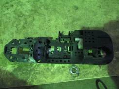 Крепление ручки двери. Renault Megane Renault Scenic Renault Fluence Двигатели: F4R, F9Q, H4J, H5F, K4M, K9K, M4R, M9R, R9M, 5AM, H4M