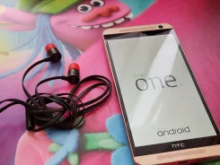 HTC One E9+. �/� ����
