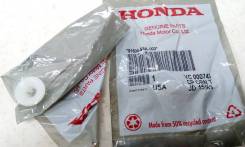 Клипса изолятора капота. Honda: Accord, Element, Stream, Civic, Fit Aria, Mobilio Spike, Life, Civic Ferio, Elysion, Jazz, Mobilio, CR-V, City, Fit, L...
