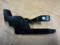 Ручка открывания бензобака. Toyota Kluger V, ACU20W, ACU25W, MCU20W, MCU25W, MHU28W Двигатели: 1MZFE, 2AZFE, 3MZFE