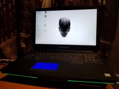 Alienware 17 R3. 17.3", 3,2����, ��� 8 ��, ���� 1 000���, WiFi, Bluetooth ����