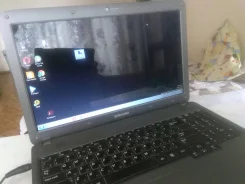 Samsung R528. 15.6", 1,9����, ��� 2048 ��, ���� 240���, WiFi ����