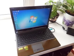 DNS Extreme. 15.6", 3,3����, ��� 8 ��, ���� 500���, WiFi: 1, Bluetooth: 1, ����������� �� 2��. ����