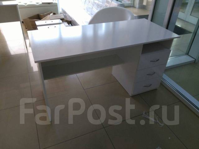 Офисный стол белый глянец, новый, под заказ. Цена: 13 000₽ во Владивостоке