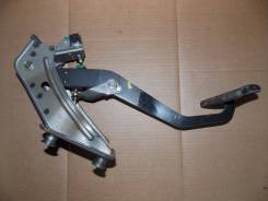 Педаль тормоза. Toyota Kluger V, ACU20, ACU20W, ACU25, ACU25W, MCU20, MCU20W, MCU25, MCU25W Двигатели: 1MZFE, 2AZFE