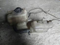Бачок стеклоомывателя. Toyota Land Cruiser, FJ80, FJ80G, FZJ80, FZJ80G, FZJ80J, HDJ80, HZJ80, J80