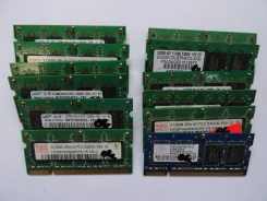 SO-DIMM DDR2.