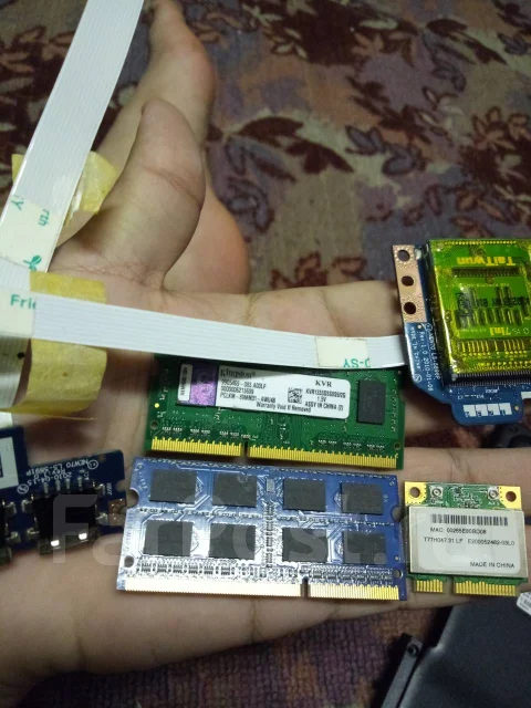 eMachines E640. WiFi: 1, Bluetooth: 1 ����