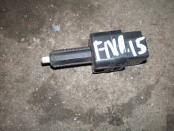 Концевик под педаль тормоза. Infiniti: QX56, M45, FX45, Q45, G35, M35, QX4, FX35 Nissan: X-Trail, Elgrand, Presage, Sunny, Micra C+C, Bluebird Sylphy...