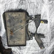 Крепление аккумулятора. Toyota Corolla Axio, NZE141, NZE144, ZRE142, ZRE144 Toyota Corolla Fielder, NZE141, NZE141G, NZE144, NZE144G, ZRE142, ZRE142G...